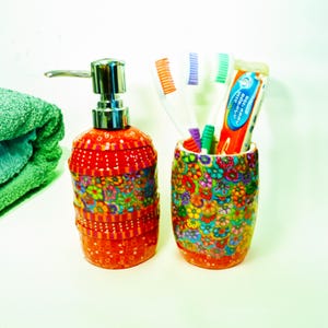 Ensemble de salle de bain floral fait main en verre : distributeur de savon et porte-brosse à dents