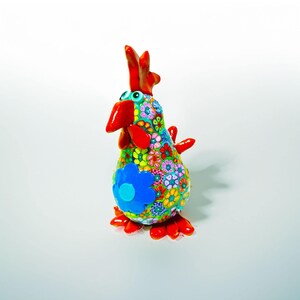 Figuritas de pollo: Escultura de gallo artesanal y original (irisada, 14 cm) imagen 1