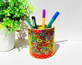 Portapenne a forma di tazza: fiori scolpiti a mano - Decorazione da scrivania in ceramica