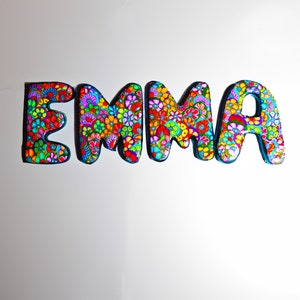 Letrero familiar personalizado con letras coloridas, decoración personalizada para puerta con nombre infantil, letrero vibrante para puerta de entrada, regalo único para familias y niños.