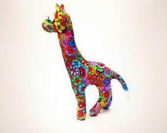 Escultura de jirafa hecha a mano en arcilla polimérica: Arte animal caprichoso