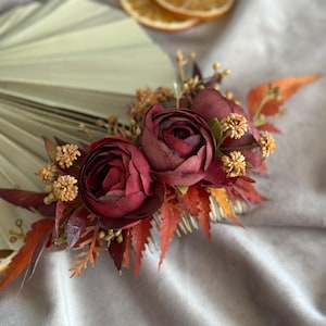 Unieke haarkam, bordeauxrode pioenrozen haarkam voor bruiloft, unieke bruidshaaraccessoires, kam met gedroogde bloemen, haaraccessoires bruiloft