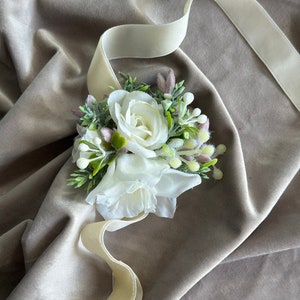 Off white wedding wrist corsage, Stylish prom floral bracelet, Elegant bridesmaid wrist corsage, Artificial flower wristband in cream color