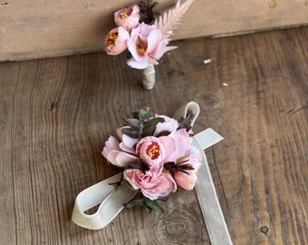 Wedding Wrist Corsage, Pink Boutonniere, Spring Wedding Accessories, Light Pink Boutonniere and Corsage Set for Prom, Bridesmaid Corsage