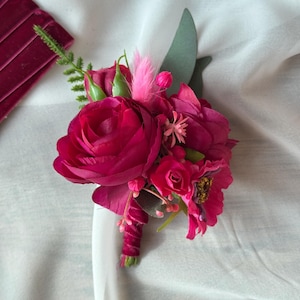 Fuchsia Boutonniere, Bright Roses Boutonniere, Wildflower Boutonniere, Faux Flower Boutonniere for Prom, Hot Pink Groom Boutonniere