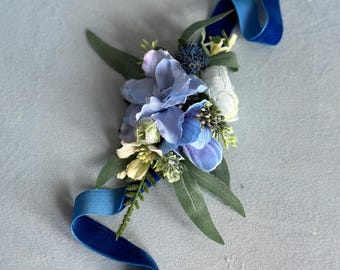 Blue Boho Wrist Corsage, Quinceañera Corsage, Royal Blue Floral Bracelet, Blue Wedding,  Winter Wedding, Light Blue Corsage for Bride