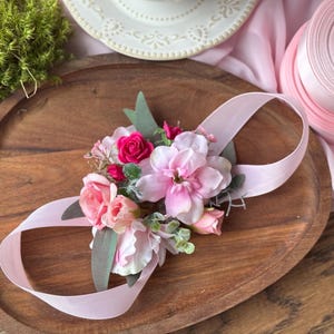 Pink wrist corsage, Summer wrist corsage, Prom flower corsage, Boho wedding corsage,   Bridesmaid corsage, Mother of the bride gift