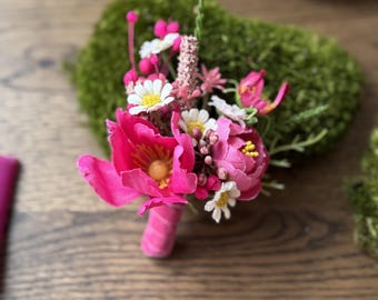 Fuchsia Wedding Boutonniere, Daisy  Boutonniere for Groom and Groomsmen, Garden Wedding Lapel Flower, Prom Flower Pin, Summer Wedding 2026