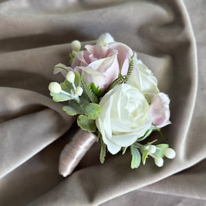 Classic Boutonniere, Roses Boutonniere for Groom, Groomsmen Boutonniere, Light Pink and Ivory Minimalist Boutonnieres, Wedding Accessories