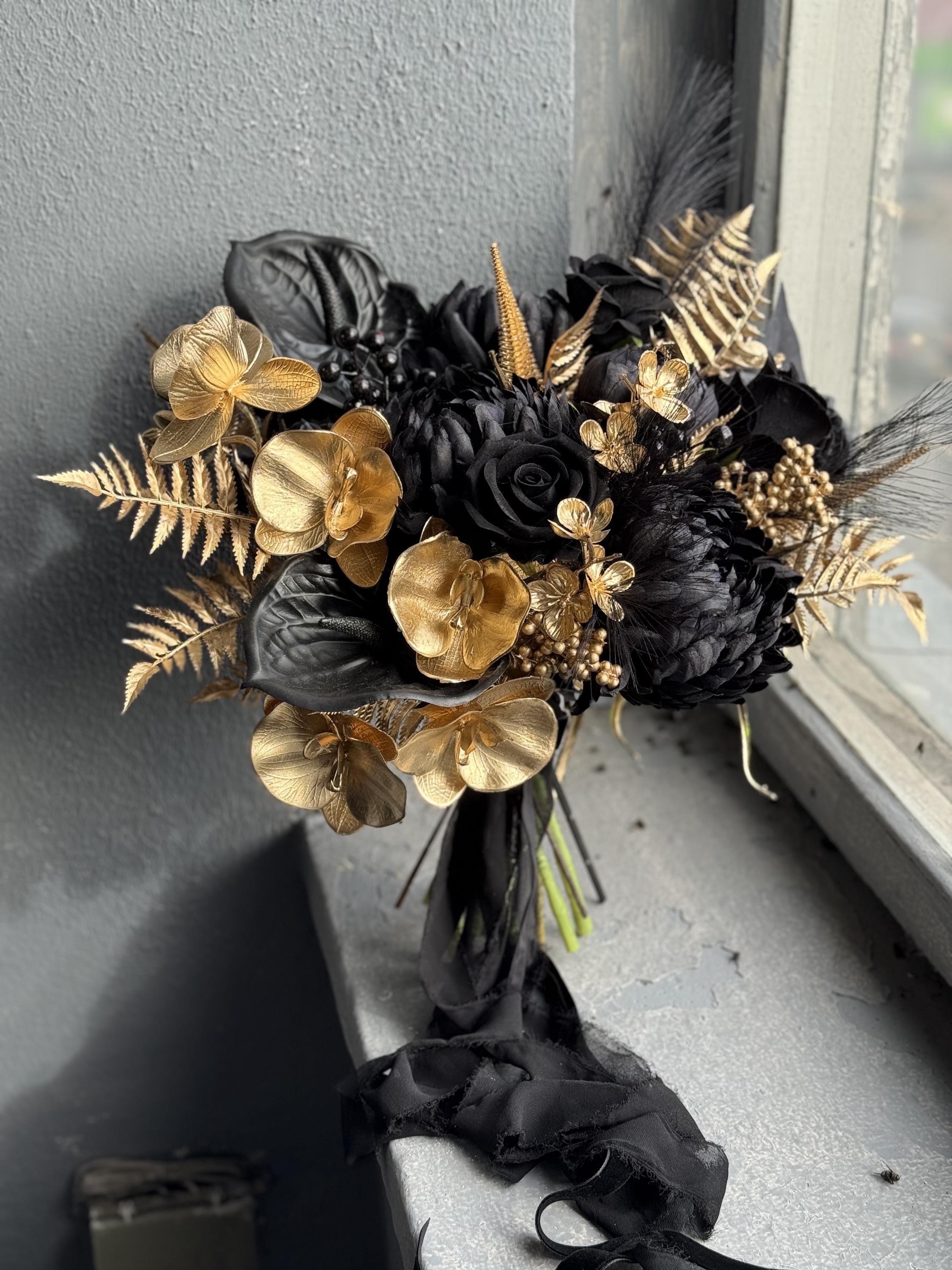 Gothic Black Gold Wedding Bouquet with Roses, Chrysanthemums, Orchids, Pampas Grass, Anthurium, and Fern, Elegant Dark Wedding Decor