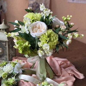 bouquets for green bridesmaid dresses Beautiful Emerald green bridesmaid dresses with fall wedding bouquets