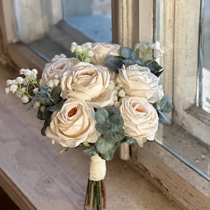 Bouquet de mariée roses ivoire, bouquet classique pour mariage d&#39;été, bouquet de verdure d&#39;eucalyptus, fausses fleurs de mariage, bouquet de demoiselle d&#39;honneur