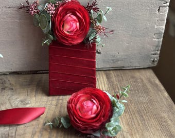 Boutonnière per matrimonio natalizio, fiori per matrimonio invernale, boutonnière per lo sposo, fiori per il corteo nuziale