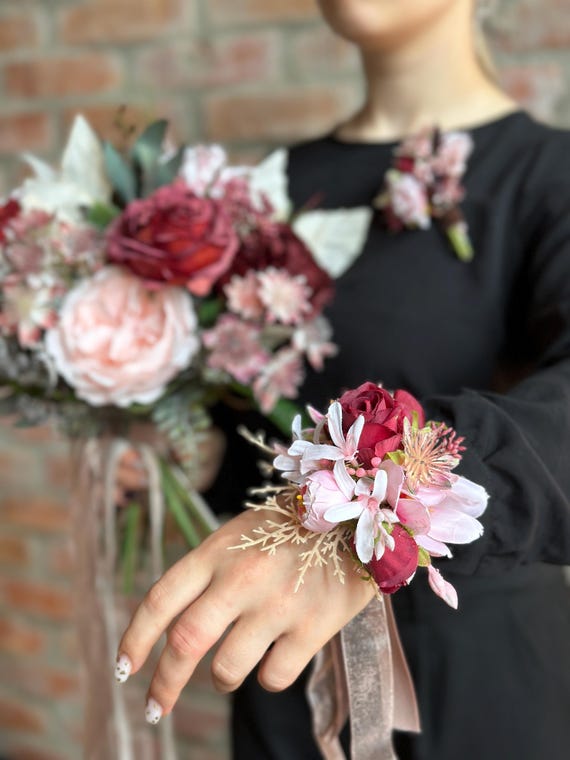 Set Bouquet Da Polso E Boutonniere Rose Bianche Per Matrimonio - Elegante E Regolabile - Foto 11