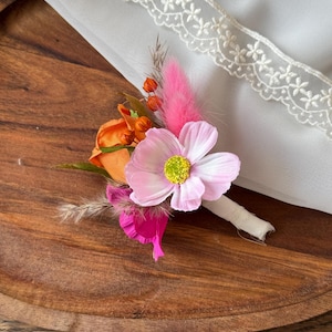 Dainty pink and orange wedding boutonniere, Groom&#39;s suit floral decor, Summer 2025 wedding accessory for Man, Groomsmen pocket boutonniere