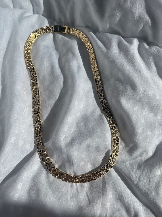 Vintage gold tone textured necklace
