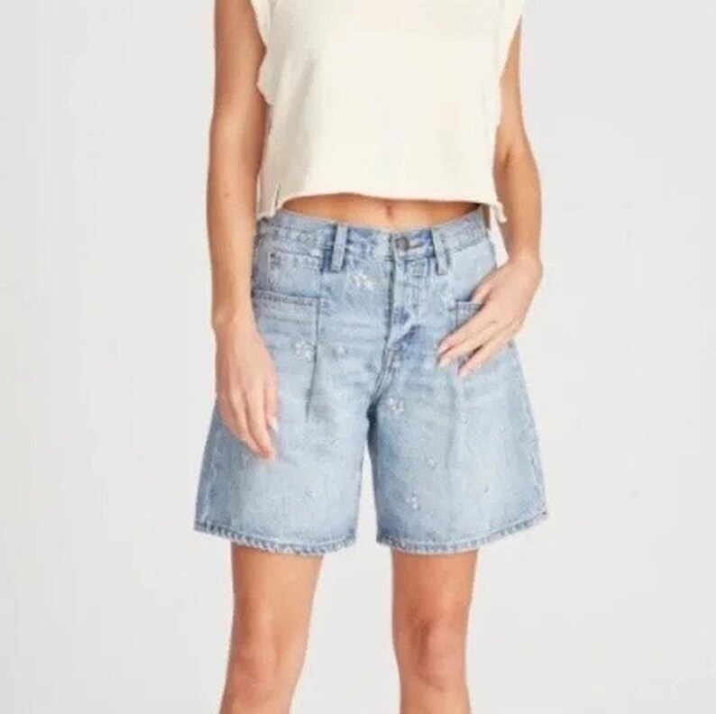 Anthropologie Driftwood Elizabeth Floral Embroidered Pleated Shorts 25 imagem 3