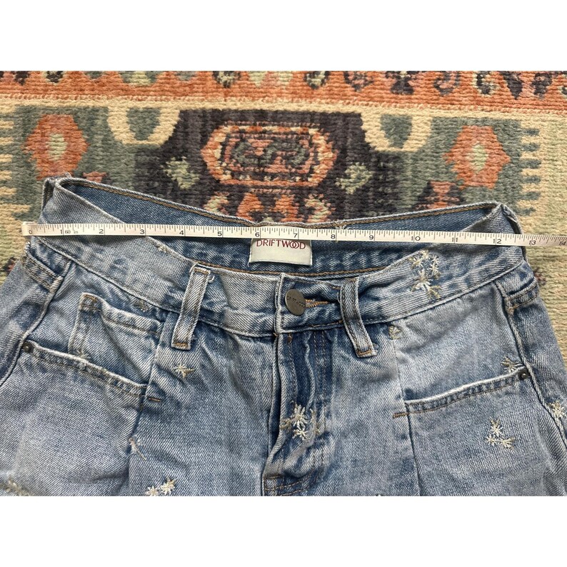 Anthropologie Driftwood Elizabeth Floral Embroidered Pleated Shorts 25 imagem 6