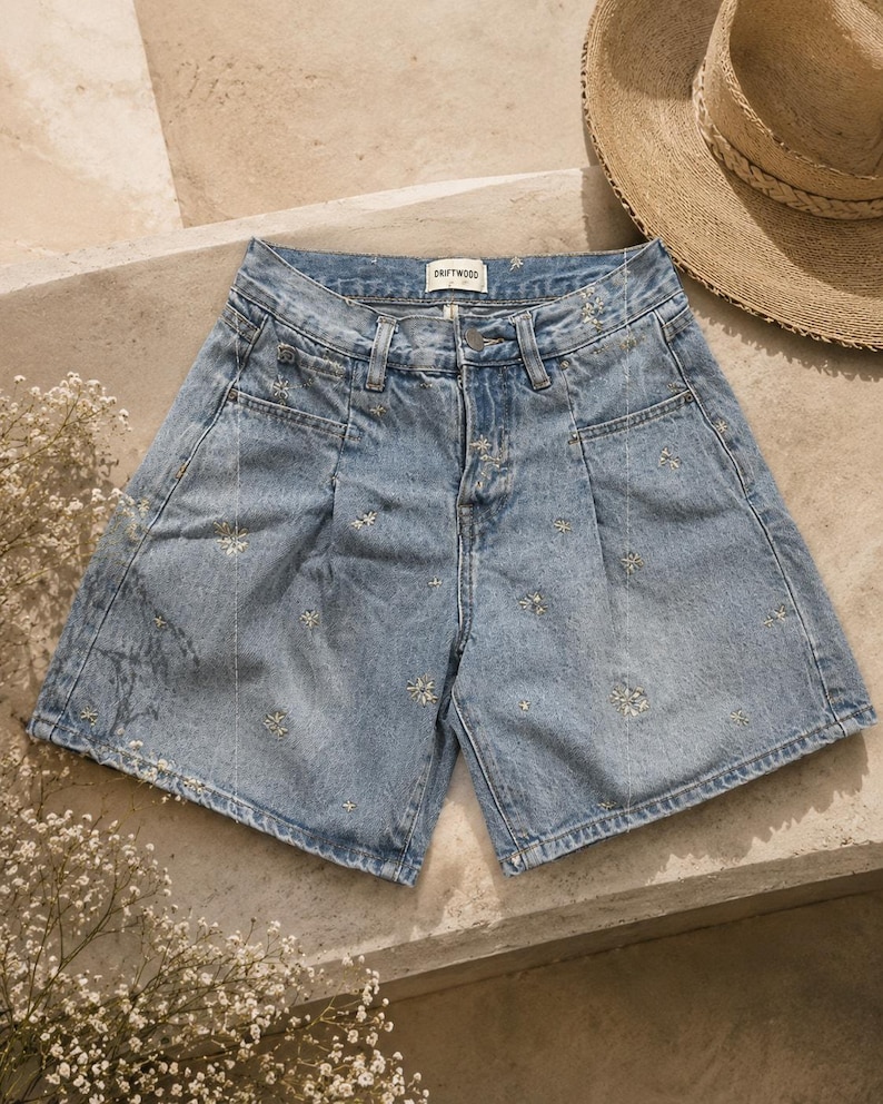 Anthropologie Driftwood Elizabeth Floral Embroidered Pleated Shorts 25 imagem 1