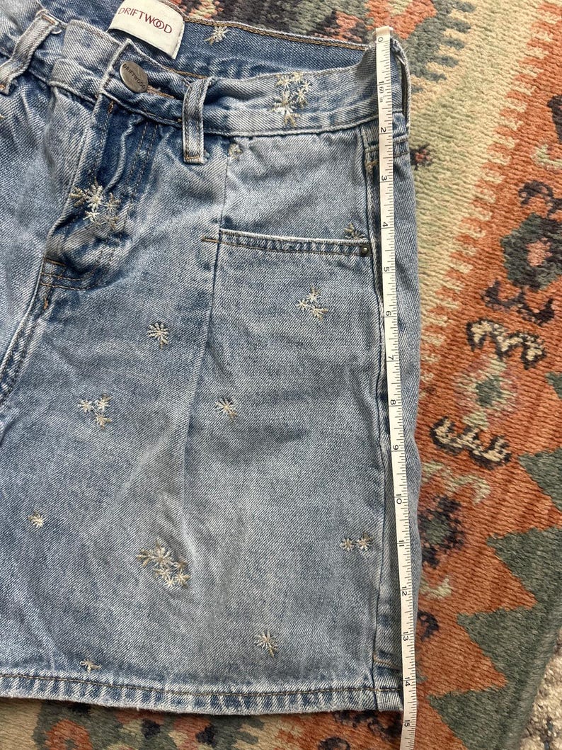Anthropologie Driftwood Elizabeth Floral Embroidered Pleated Shorts 25 imagem 7