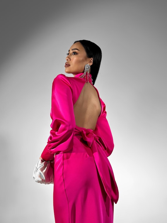 Raspberry Silk Midi Dress Backless Long Sleeve Elegant Party Dress Minimalist Satin Gown for Holiday or New Year Celebration