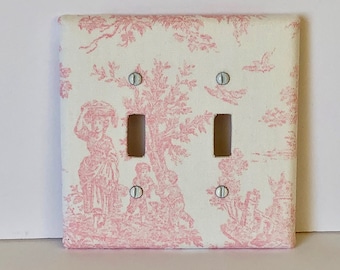 Placa embellecedora para interruptor de luz, fabricada bajo pedido, cubierta con tela Toile rosa claro (otros tamaños y estilos disponibles).