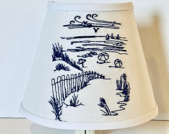 Luz de noche bordada con escena de playa HECHA A PEDIDO (otros colores disponibles)