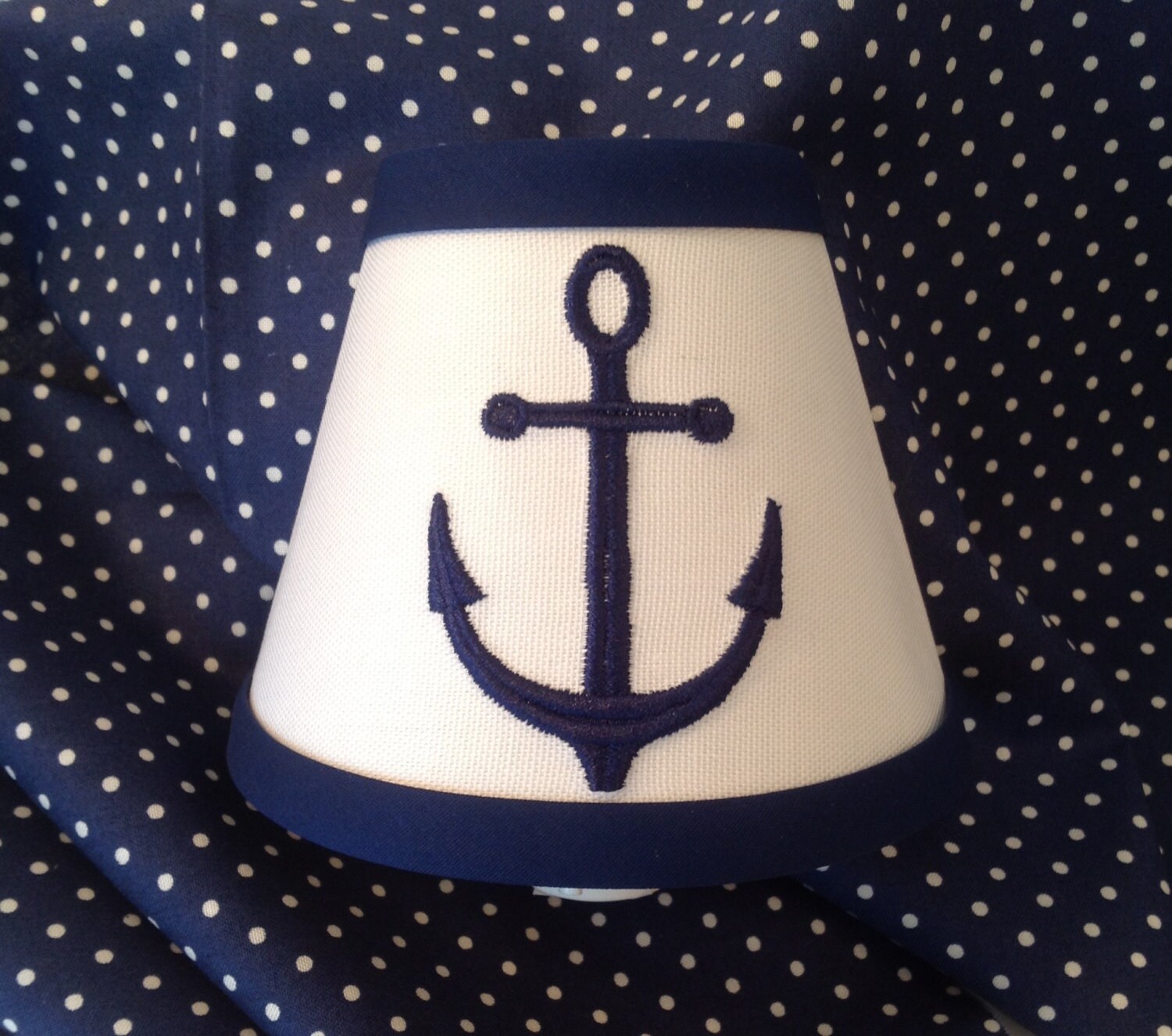 Lámpara de noche con ancla náutica hecha a medida en tela blanca (se  muestra con ancla azul marino y borde; otros colores disponibles) - Etsy  México, image size:1500x1326