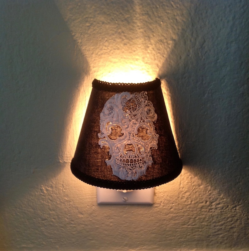 LightningBugs Skull Night Light - Thumbnail 2