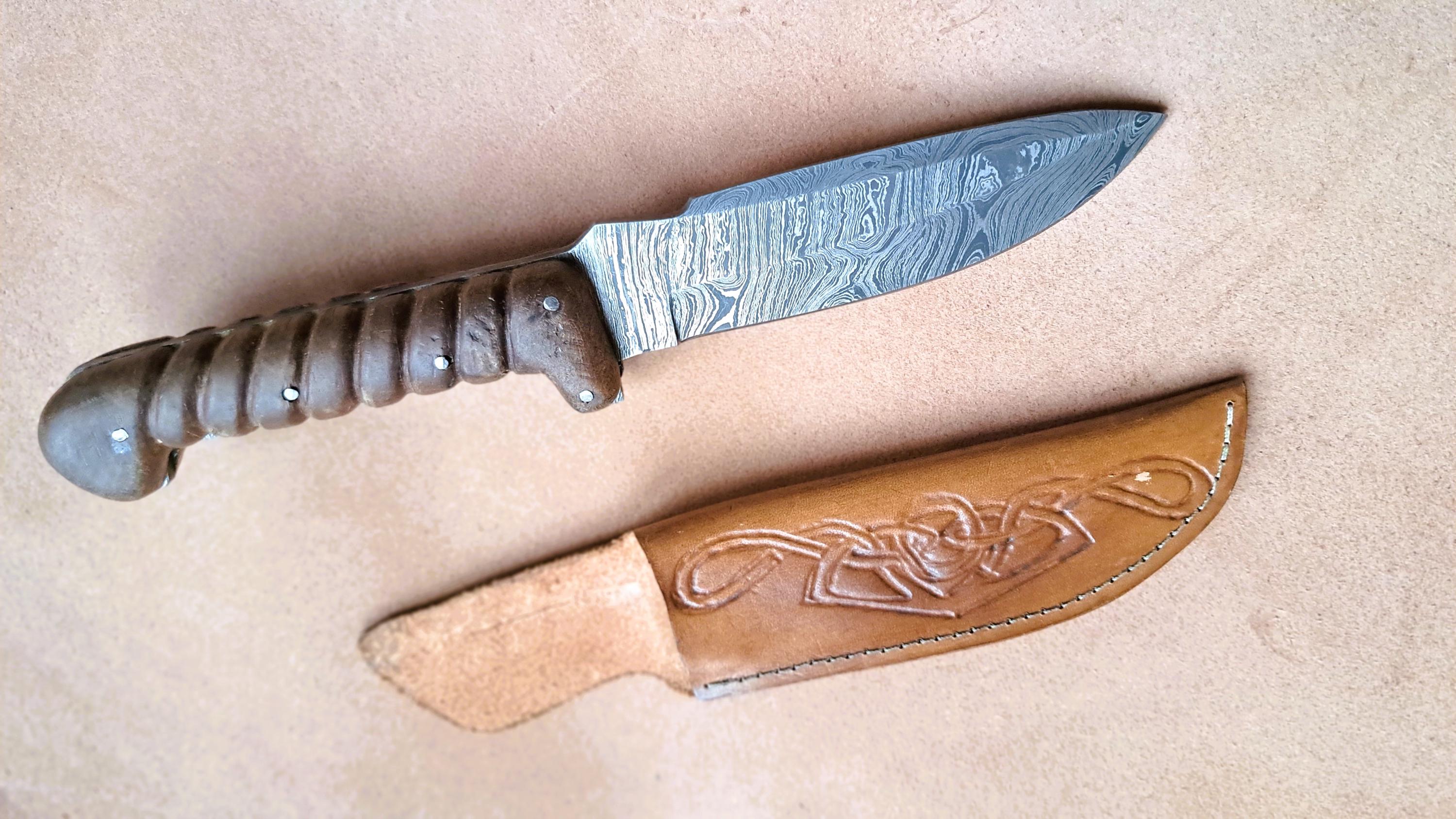 Damascus blade knife with hand carved wooden handle
