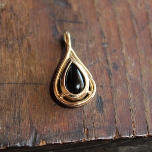 14kt Onyx Pendant