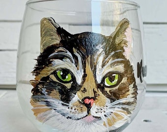 Wine Glass Hand Painted Cat, Customized Drinking Glasses, Kitty Wine Glass, Custom Pet Portrait from Photo, Stemless Wine Glasses, Tabby