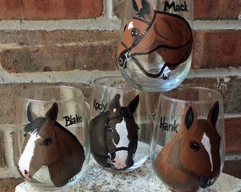 Kundenspezifisches Pferdeporträt-Weinglas, handgemaltes Stemless Glas