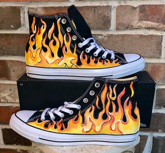 converse avec des flammes