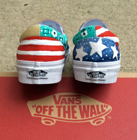 Personnalisé à la main peint Western Rodeo Cowboy chaussures VANS pour femme, colorées aztèque Tribal Design Slip ons pour Cowgirls Americana étoiles Personnalisé à la main peint Western Rodeo Cowboy chaussures VANS pour femme, colorées aztèque Tribal Design Slip ons pour Cowgirls Americana étoiles