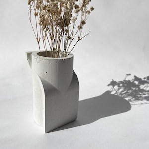 Jarrón geométrico de hormigón, escultura arquitectónica, decoración minimalista para el hogar, jarrón brutalista hecho a mano, objeto de arte moderno.