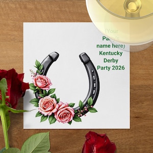 Könnte beinhalten: Eine quadratische weiße Einladungskarte mit einem schwarzen Hufeisen-Design, verziert mit rosa Rosen und grünen Blättern. Der Text "(Your Party's name here) Kentucky Derby Party 2026" ist grün gedruckt.