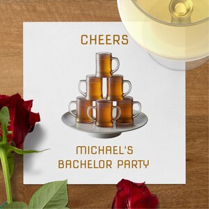 Proost aangepaste Michael's vrijgezellenfeest biermok piramide servet, aangepaste vrijgezellenfeest servetten, aangepaste cocktailservet ontwerpt jouw tekst