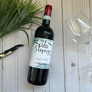 Étiquette autocollante bouteille de vin annonce spéciale marraine