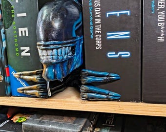 Eat This! Aliens Large Xenomorph Book Nook