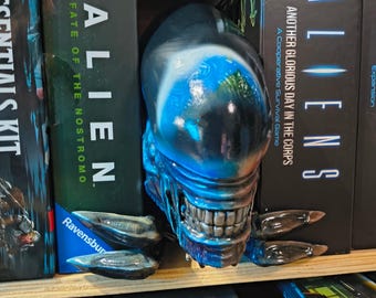 Welcome to Earth! - Alien Large Xenomorph Book Nook