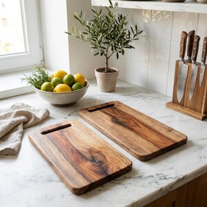 Juego de 2 tablas de cortar de arce / Tablas de servir y cortar de madera maciza / 42 x 20 cm - 35 x 18 cm / Tablas de cocina hechas a mano imagen 4