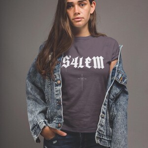 Shirt S4lem uniseks softstyle T-shirt, T-shirt hekserij, occulte kleding, Salem Massachusetts-merchandise, gotische kleding