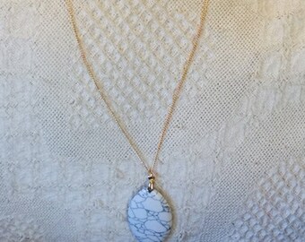 New Paparazzi set 36" long gold chain necklace oval white gray crackle stone with matching earrings