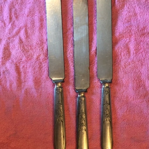 Vintage butter knives Set of 3 silver plate dinner, butter or fruit knives. Ornate design with roses By 1947 Rogers Bros. Warranted 16 DWT