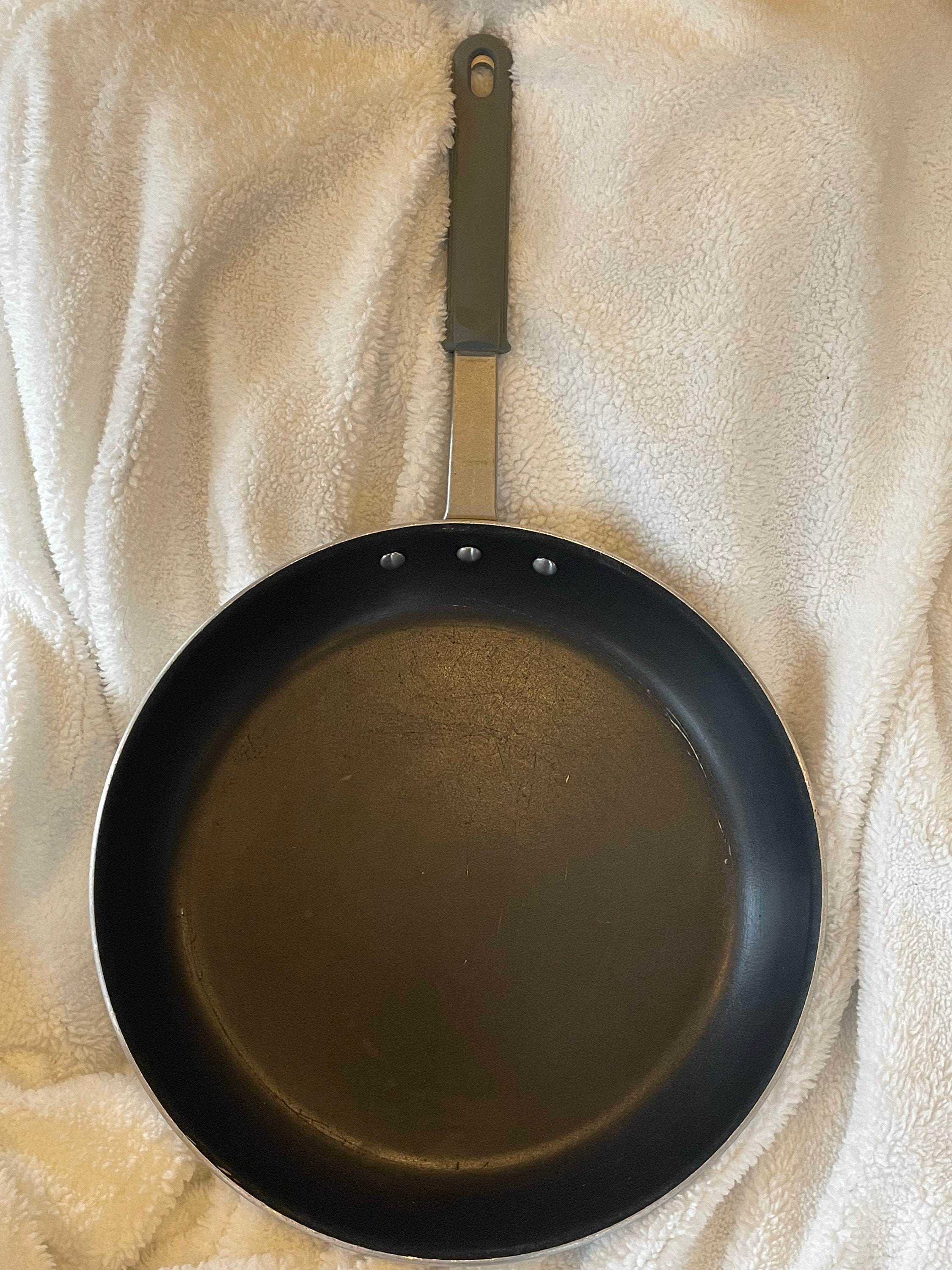 Vintage Cast Iron Skillet Made In The USA 14
