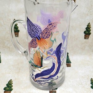 Anthropologie Sarah Gordon Glass Pitcher – Floral Design, Elegant Tableware imagen 6