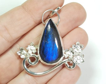 Silver Pendant with Blue Labradorite