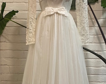 Suknia ślubna z szyfonu w stylu vintage z lat 60. XX wieku