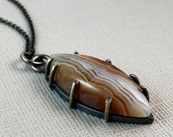 agate pendant on chain prong set